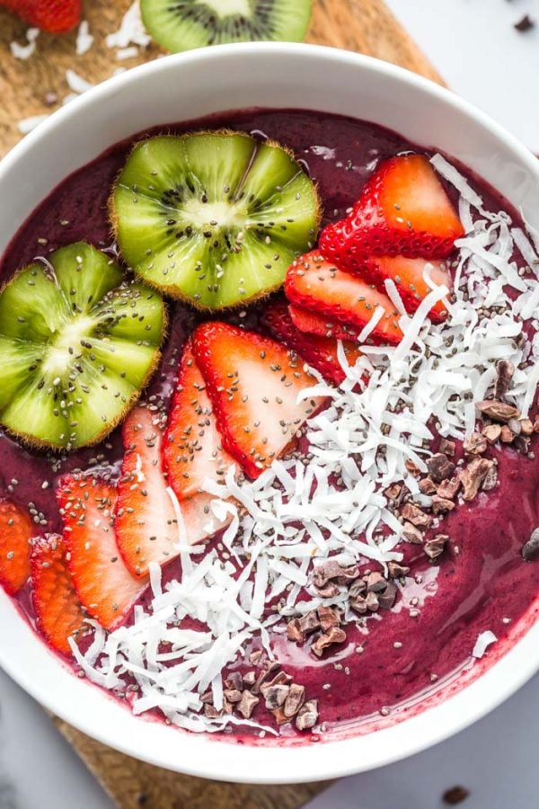 acai bowl topped with kiwi