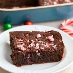 chocolate peppermint baked oats topped with crushed peppermint on a white plate