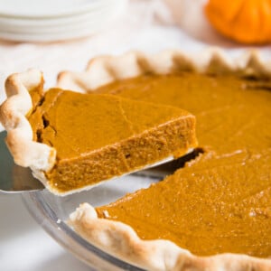 Vegan Pumpkin Pie- this classic pie is very simple to make and SO delicious. Your friends and family will never even know that it is vegan!!