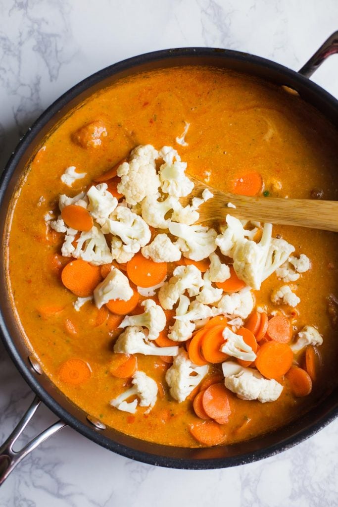 cauliflower and carrots in tikka masala sauce